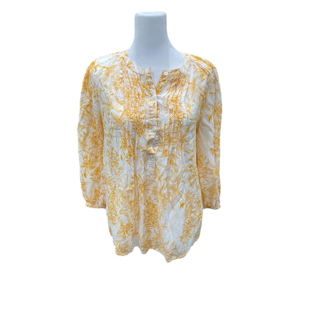 Gap top size medium